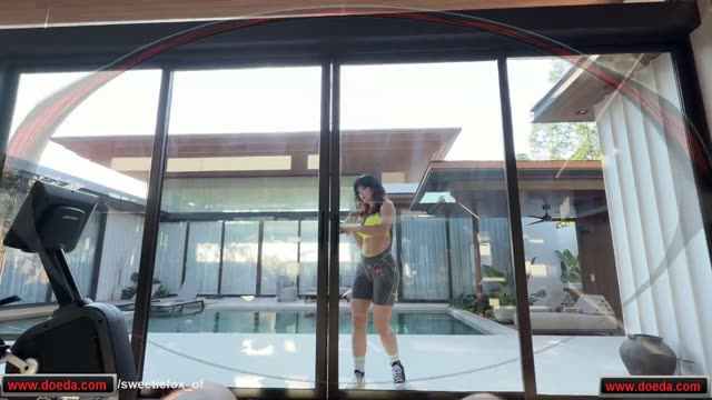 Cikik gotlu kasli rusu spor salonunda siktigini hayal et